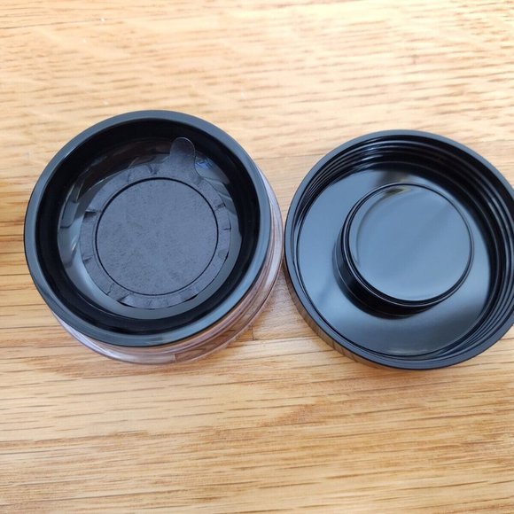 MAC Cosmetics | Studio Fix Perfecting Loose Powder - Picture 2 of 3